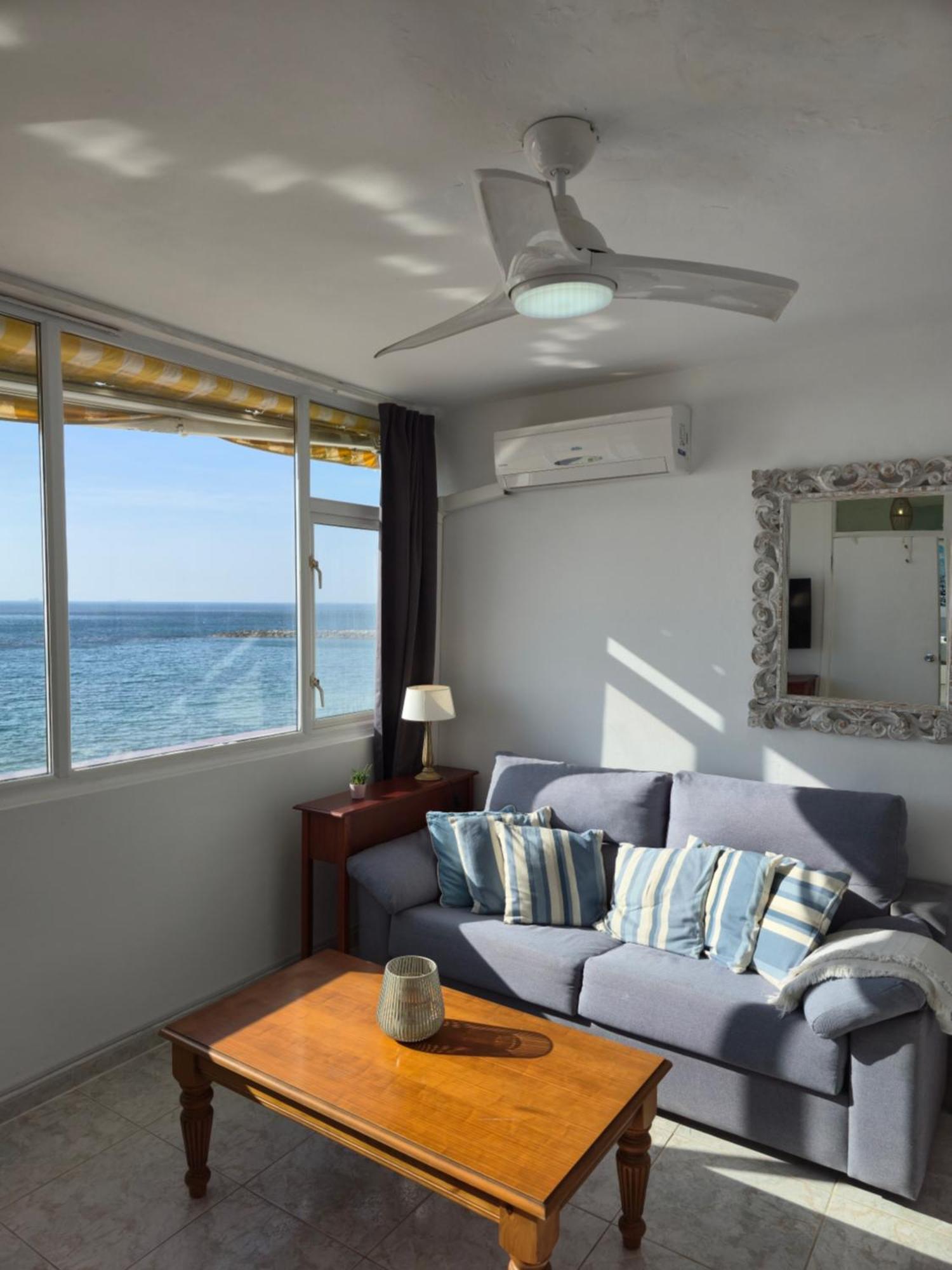 New! Beachfront Apartment, Sleeps 3 Apartment *