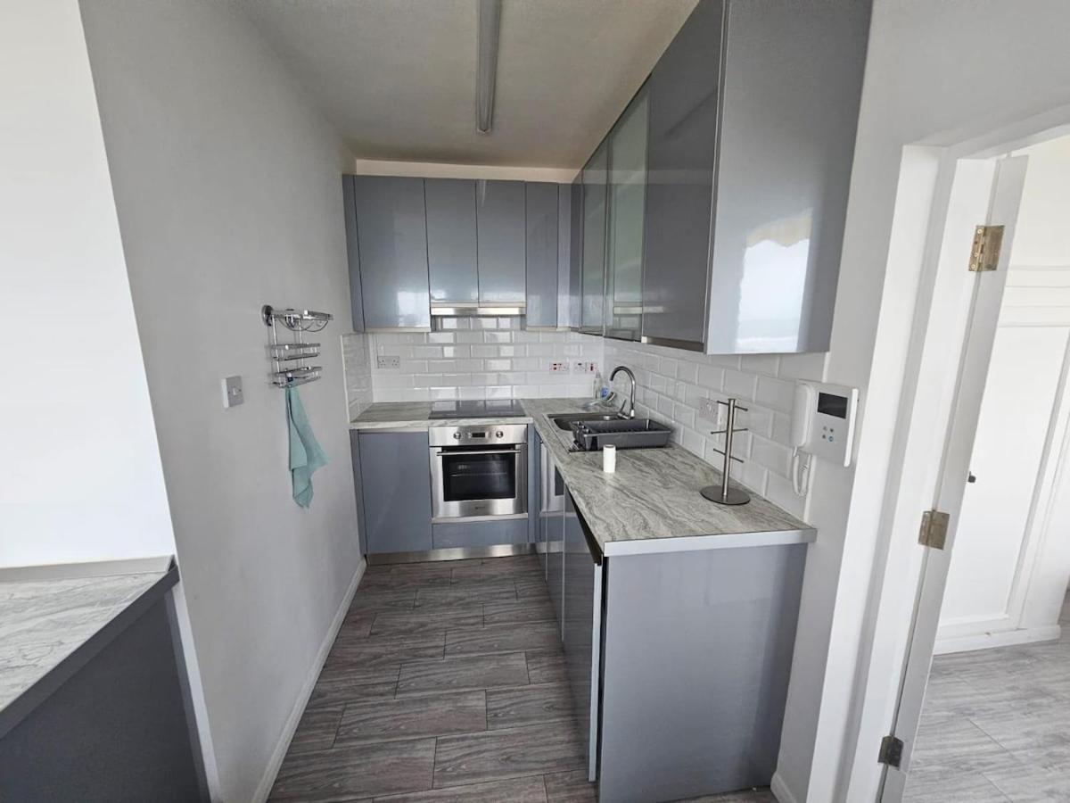 New Sunrise Beachfront Apartment, 4 Guest, Over 50s Only * Gibraltar