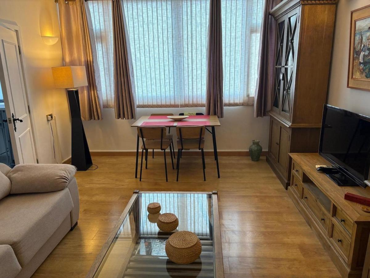 New Sunrise Beachfront Apartment, 4 Guest, Over 50s Only Gibraltar