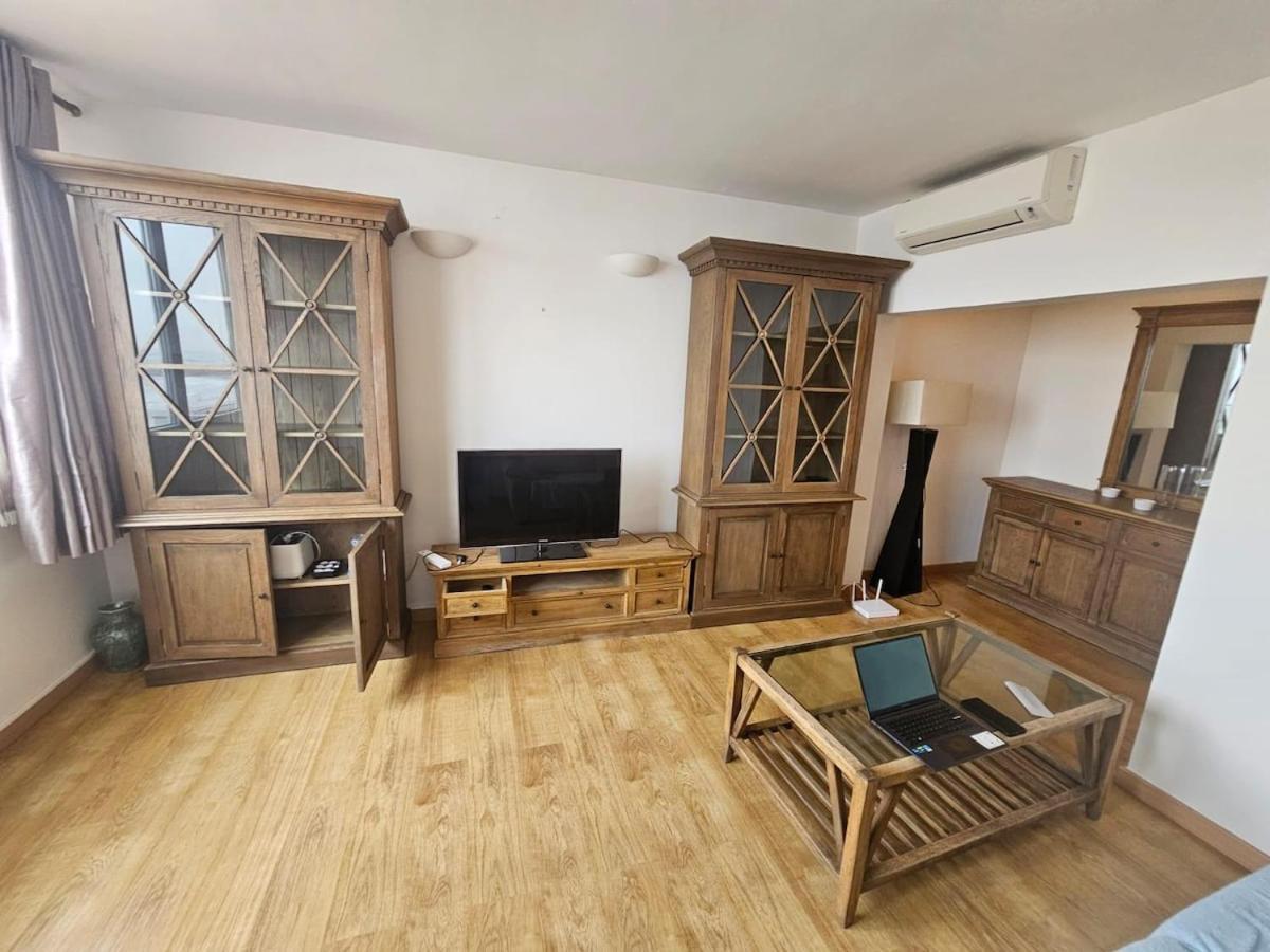 New Sunrise Beachfront Apartment, 4 Guest, Over 50s Only *