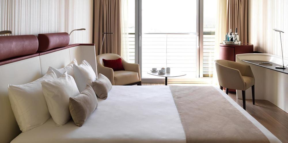 Sunborn Hotel