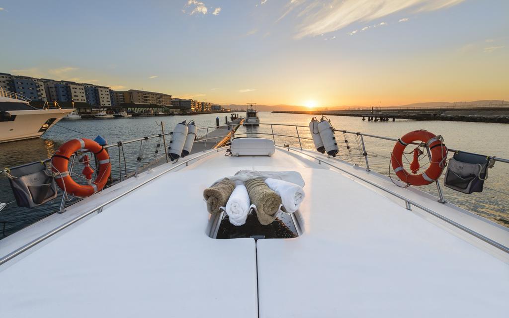 Hotel en barco Luxury Yacht *