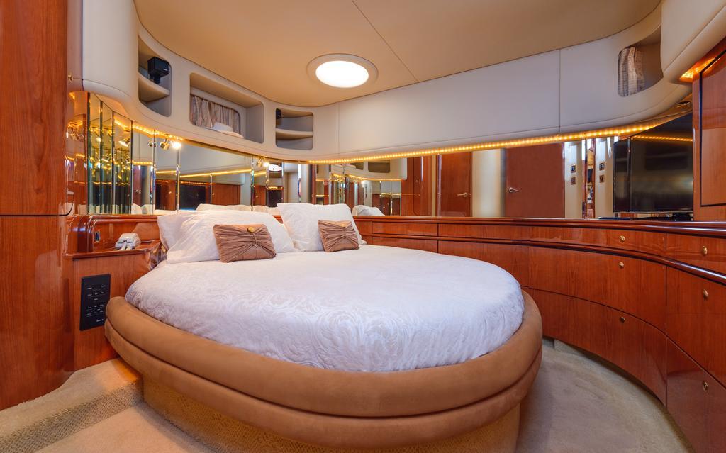 Hotel en barco Luxury Yacht *