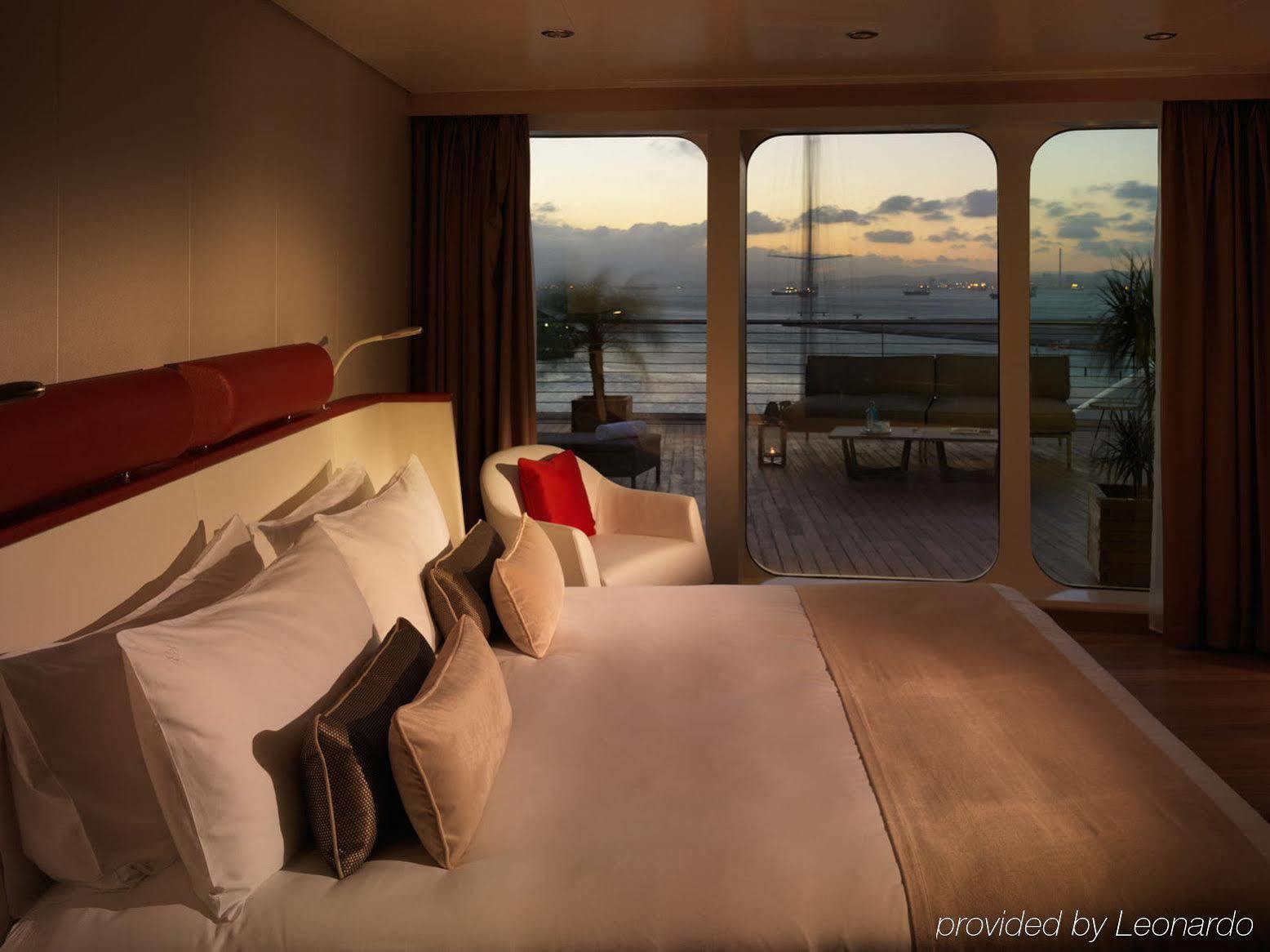 Sunborn Hotel