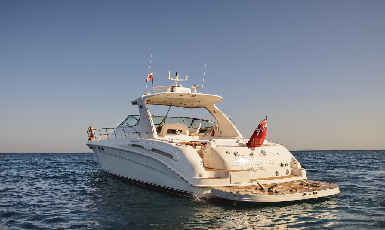 Hotel en barco Luxury Yacht *