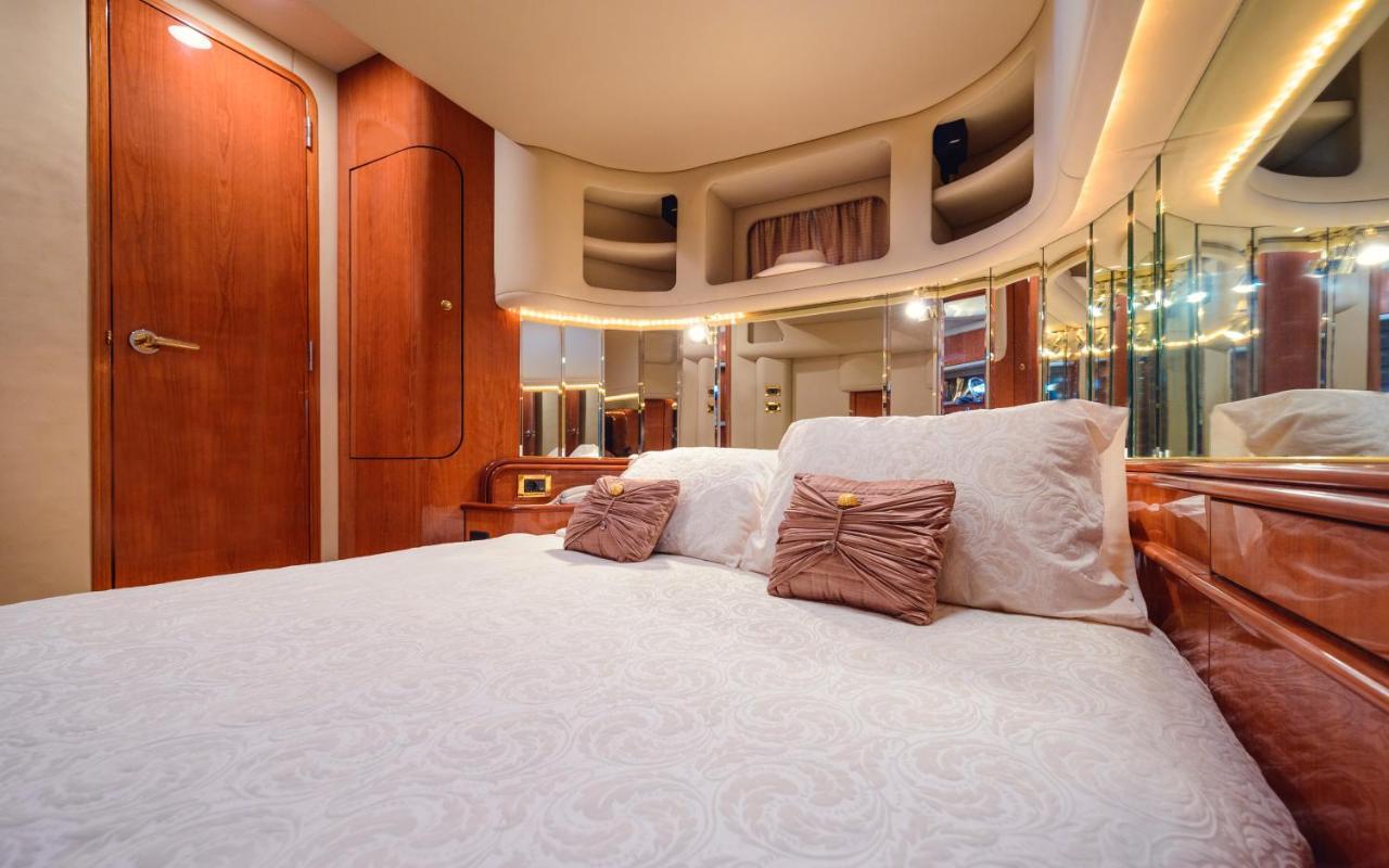 Luxury Yacht Hotel en barco Gibraltar