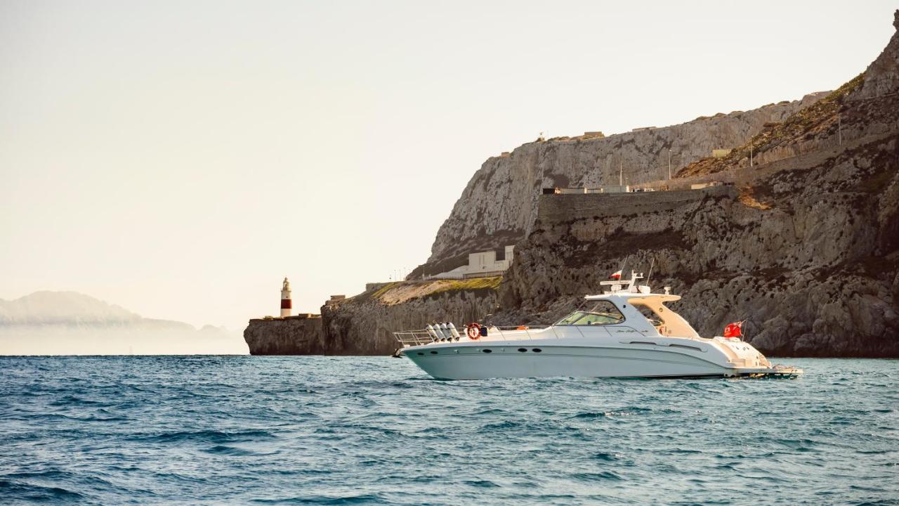 Hotel en barco Luxury Yacht *