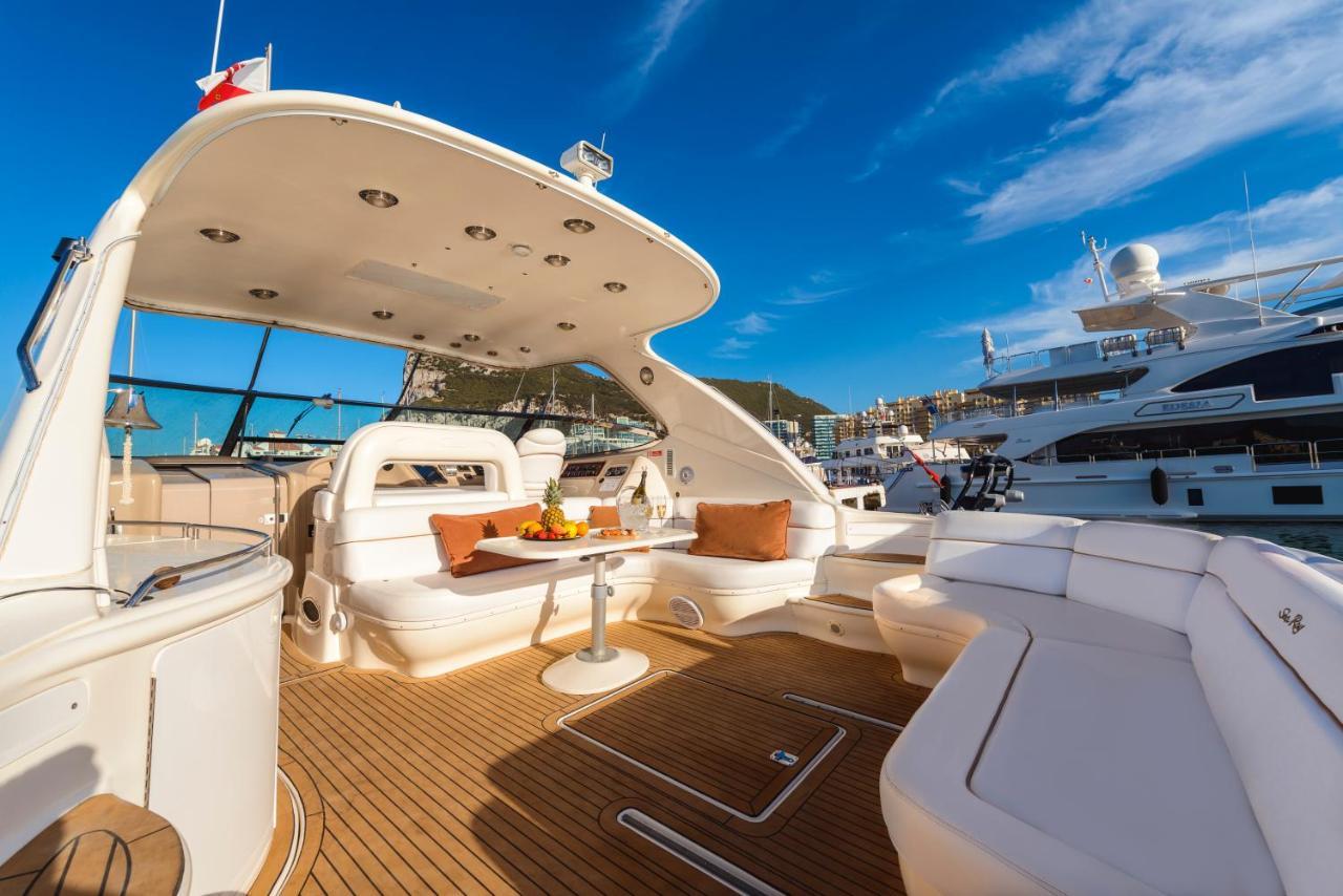 Hotel en barco Luxury Yacht *