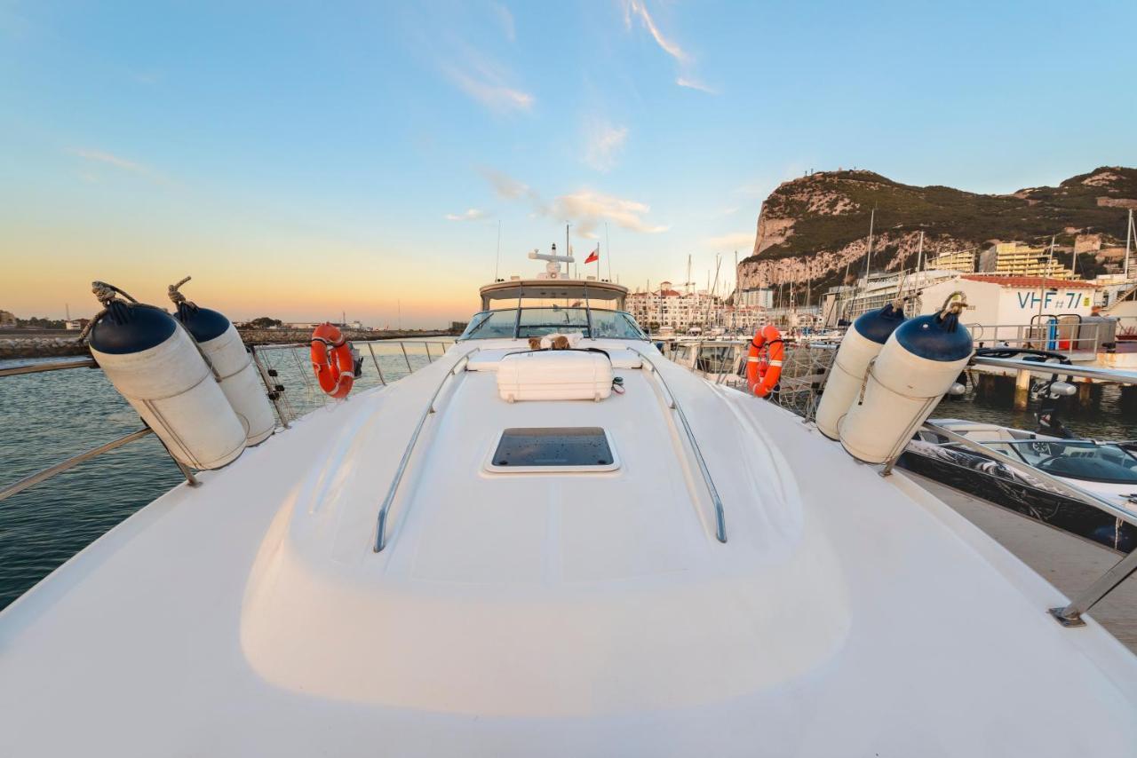 Hotel en barco Luxury Yacht
