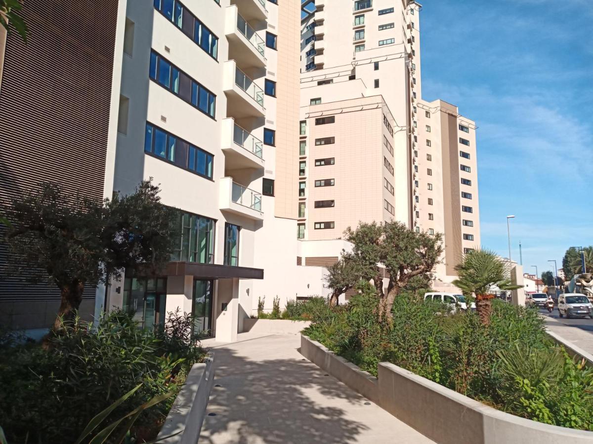 Kings Wharf Quay29 - Large With 3 Pools - Gym - Rock Views - And Short Let In *