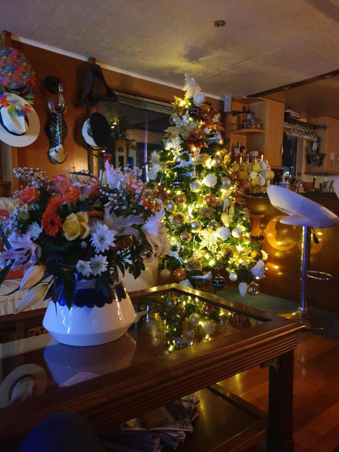 Jasmine Coral Jay Boutique Boatel Ocean Village Botel *