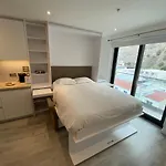 Modern Studio Apartment At The Hub