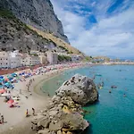 2Br Maisonette 1 Min Walking From The Sea