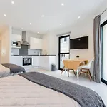 The Residence City Centre - Modern Family Apartment With Rooftop Pool & Terrace - Children Stay For Free