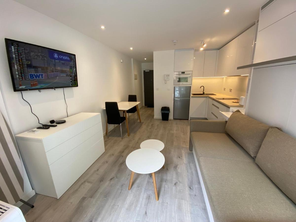 Modern At The Hub Apartment *