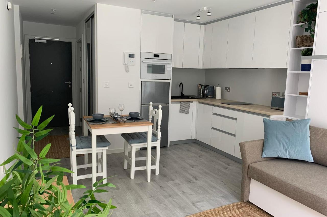 Căn hộ Modern Studio With Rock View Balcony And Gym-hosted By Sweetstay Gibraltar