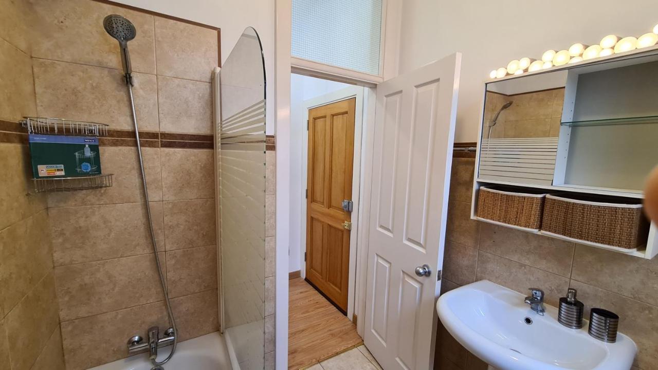 Apartamento 2 Bedroom Flat On Main Street