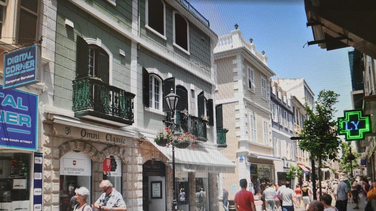 2 Bedroom Flat On Main Street Apartamento