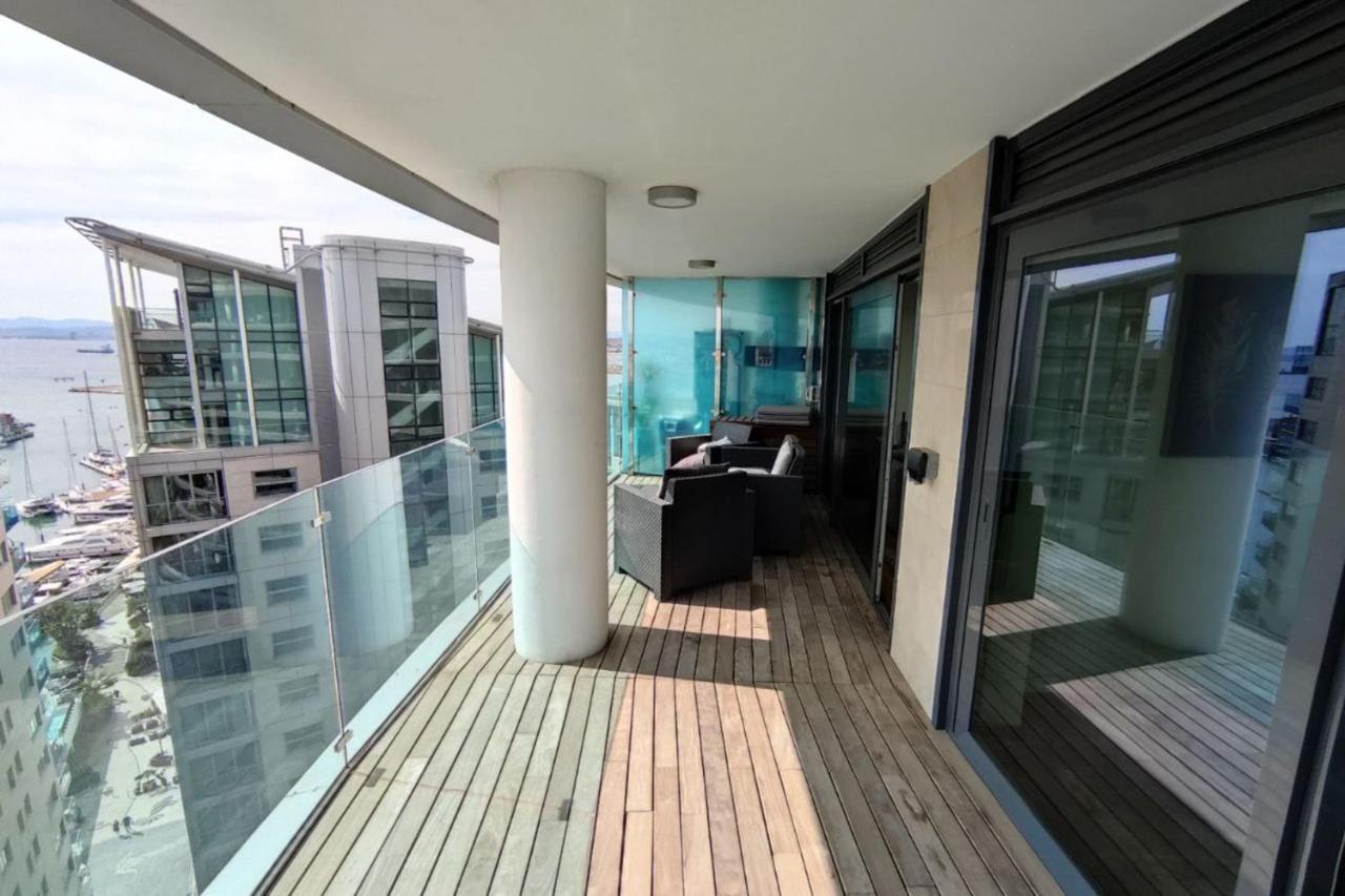 Seaside Serenity Oasis - High Floor - Stunning Views Apartment *