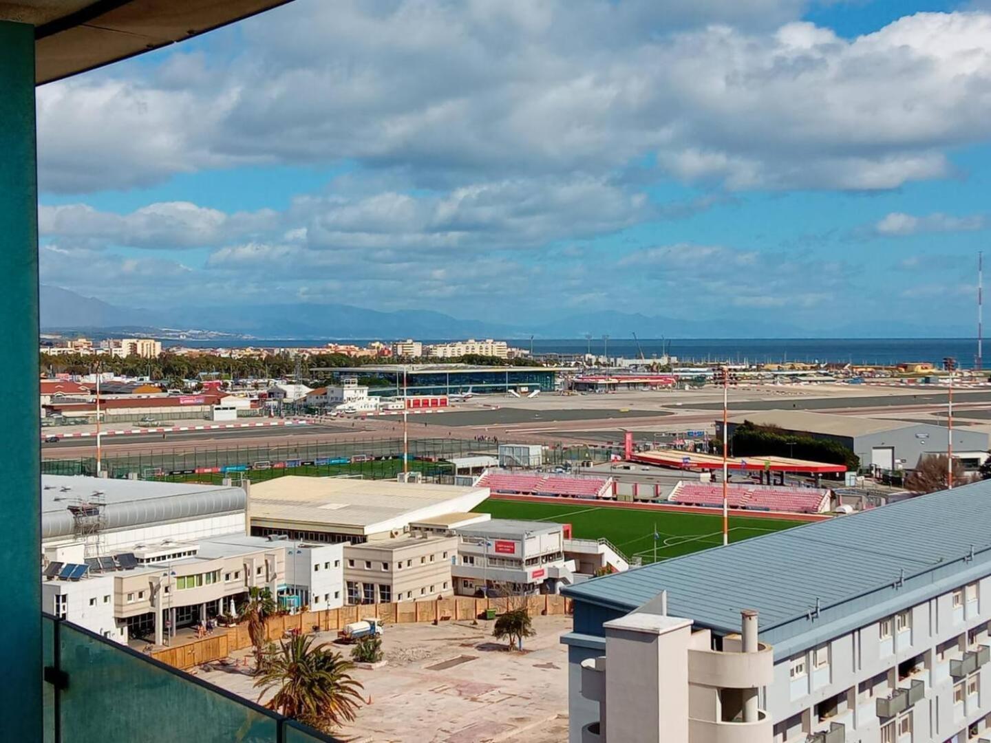 Urban Oasis At Luxurious Ocean Village * Gibraltar