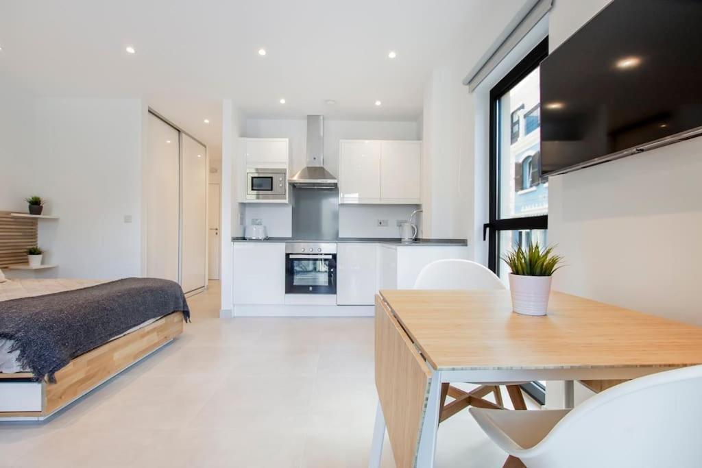 The Centre - Modern Family With Rooftop Pool & Terrace - Children For Free Apartamento Gibraltar