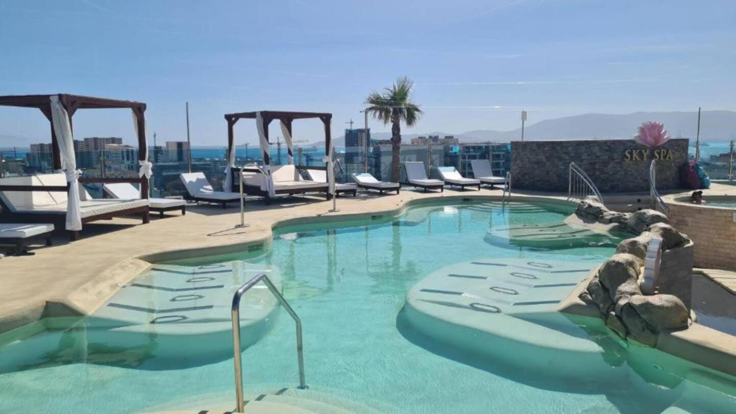 Urban Oasis At Luxurious Ocean Village Apartment Gibraltar
