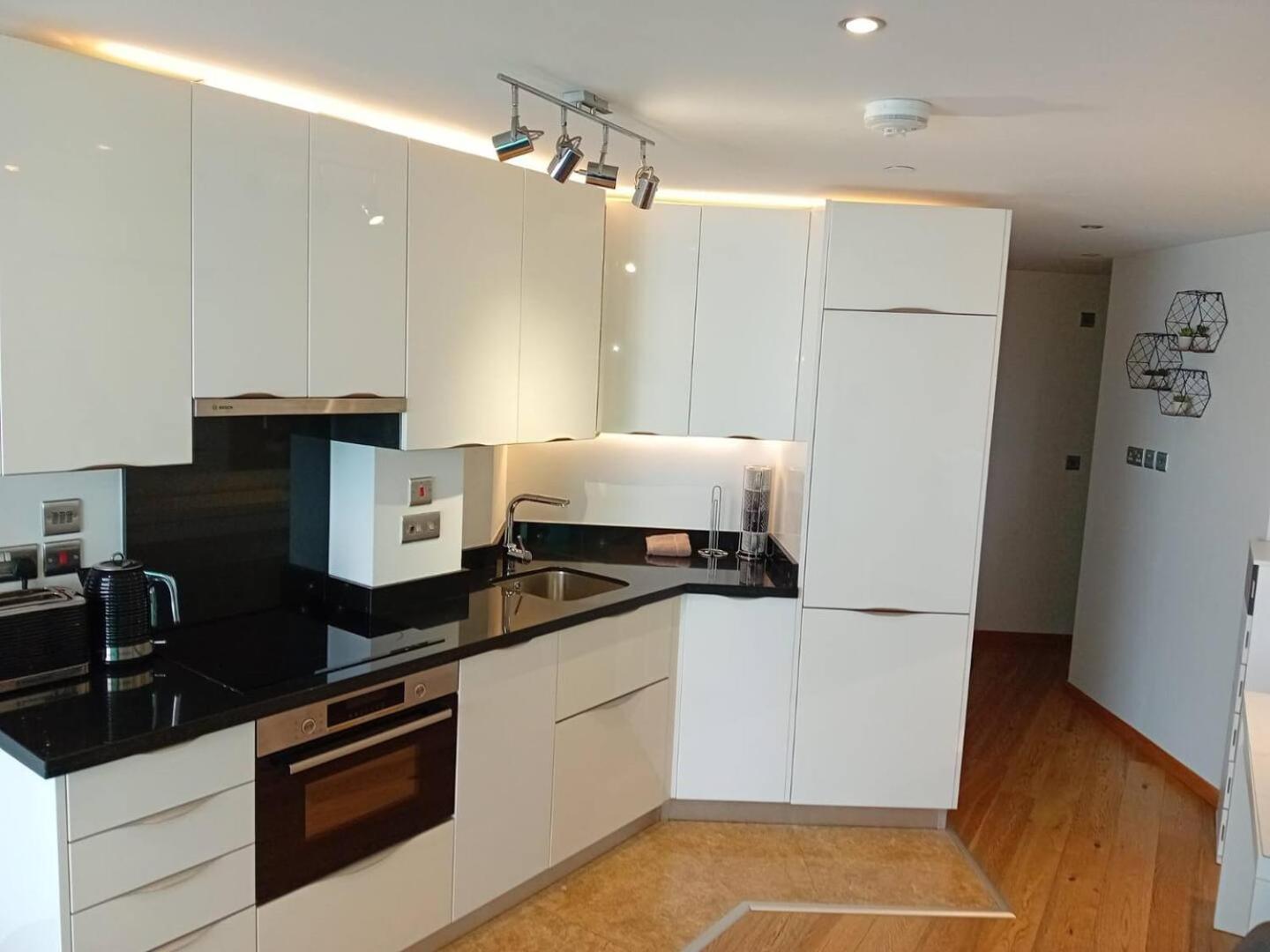 Urban Oasis At Luxurious Ocean Village * Gibraltar