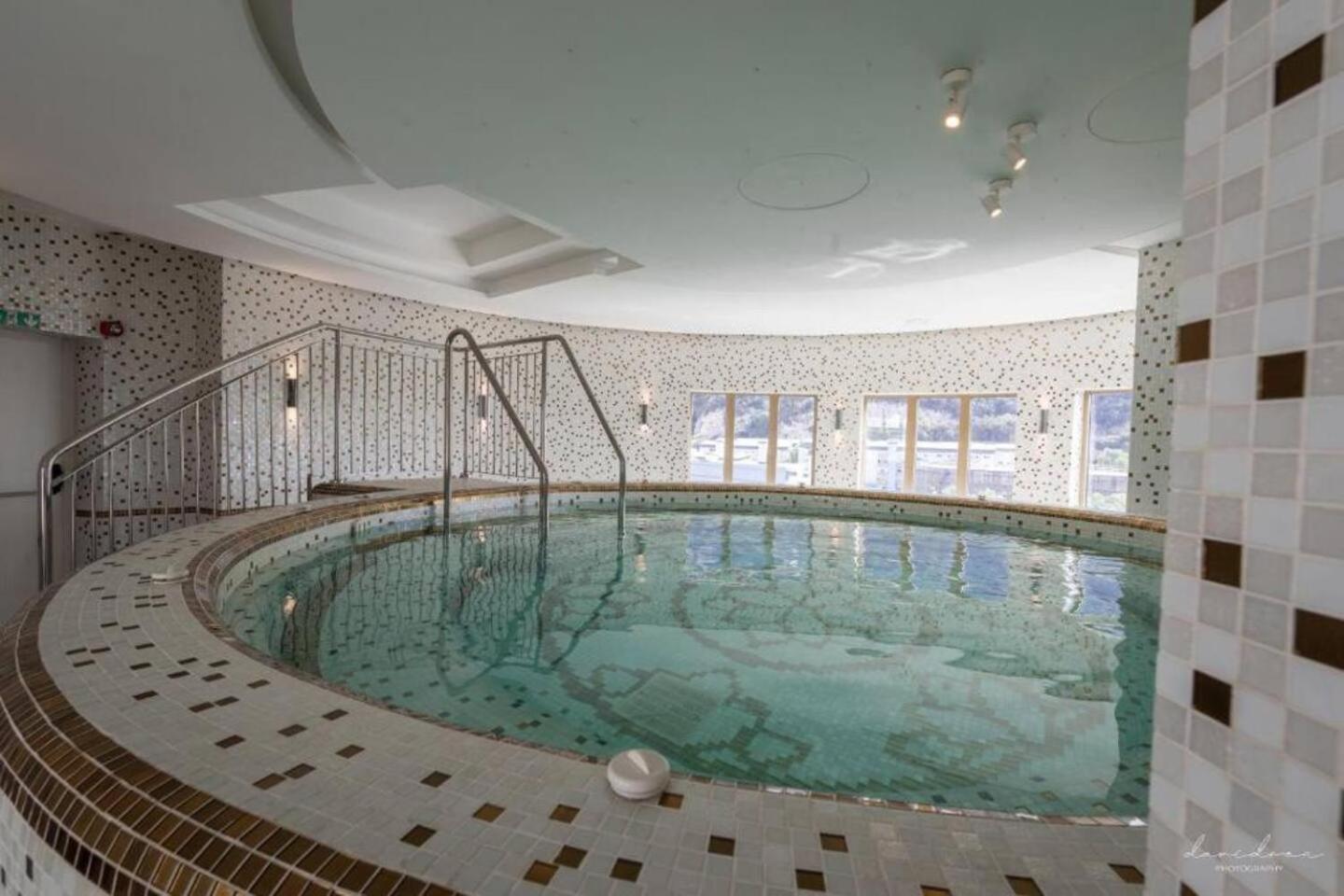 Urban Oasis At Luxurious Ocean Village Apartment Gibraltar