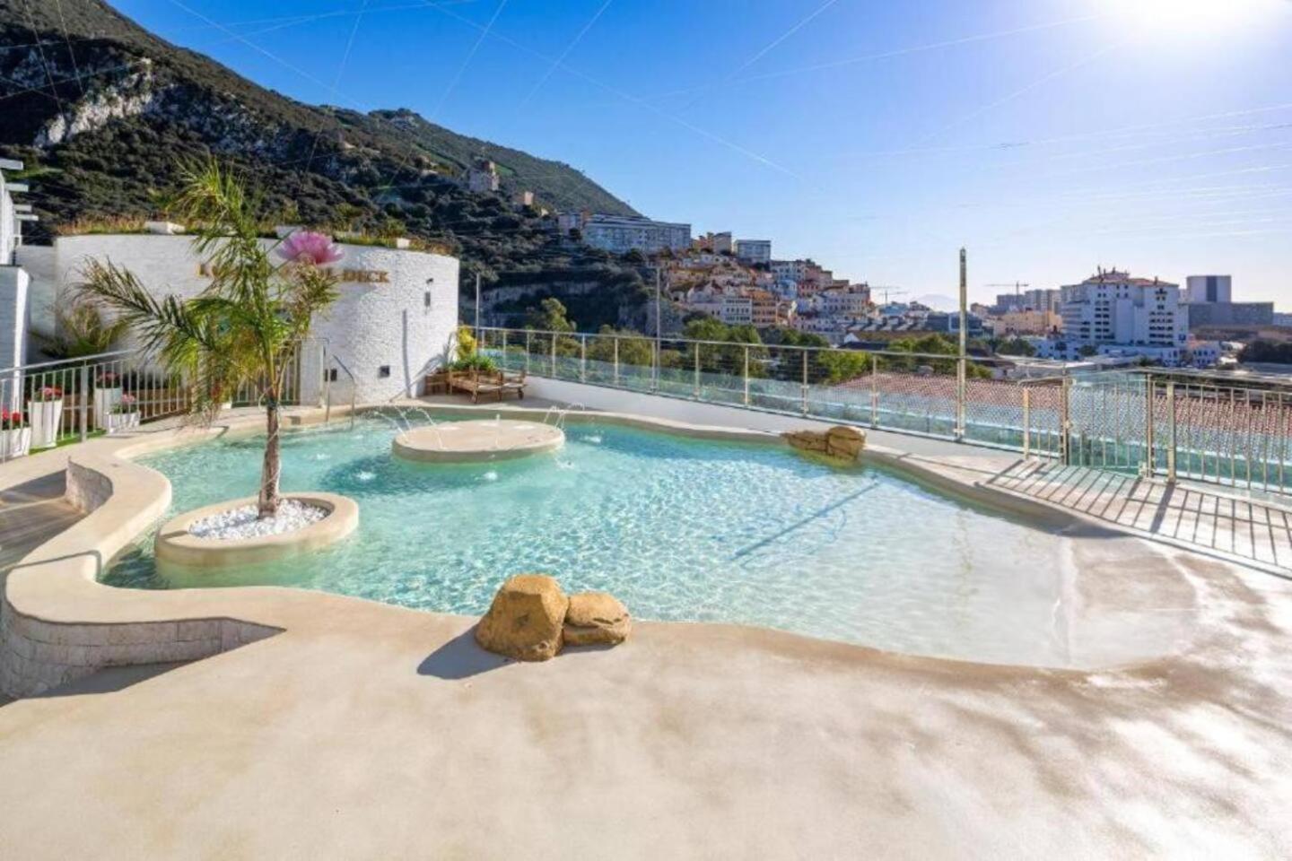 Urban Oasis At Luxurious Ocean Village *