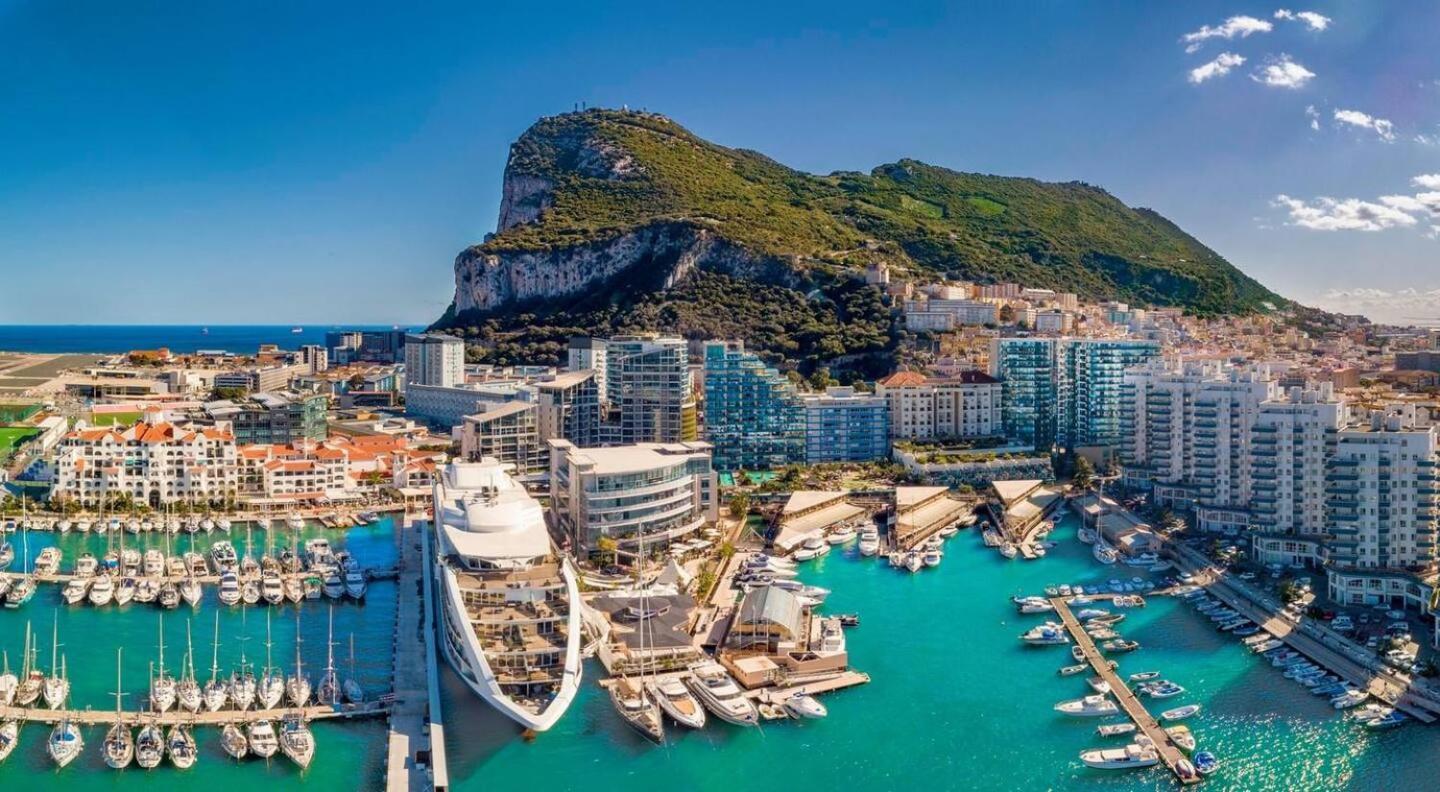 Urban Oasis At Luxurious Ocean Village * Gibraltar