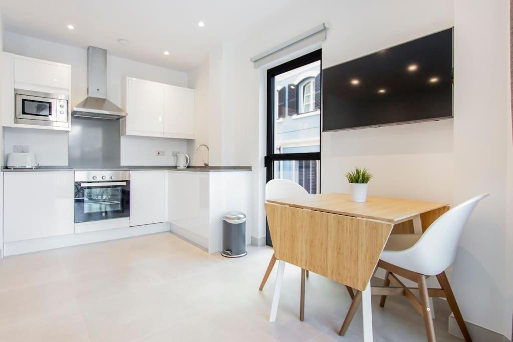 The Centre - Modern Family With Rooftop Pool & Terrace - Children For Free *