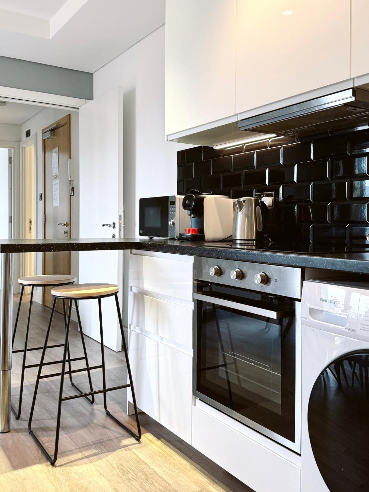 Stunning Centre Penthouse With Private Balcony - Grand House *