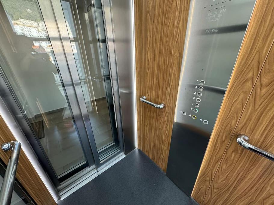 Sleek Oasis In The Heart Of - Sleeps 6 Căn hộ Gibraltar