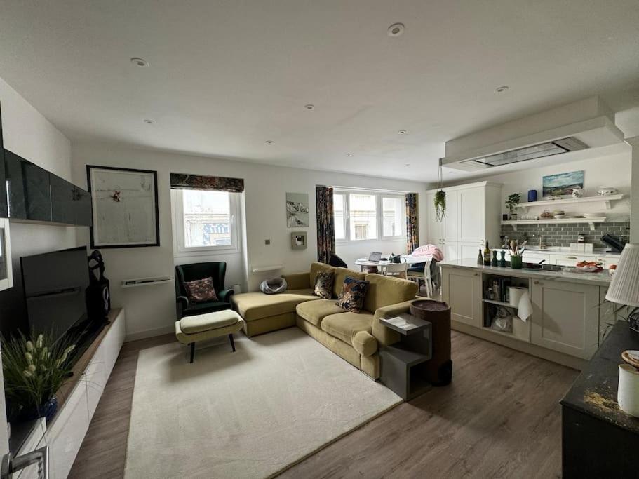 Sleek Oasis In The Heart Of - Sleeps 6 Căn hộ Gibraltar