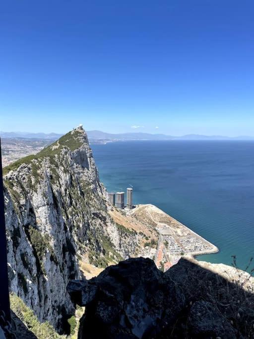 Sleek Oasis In The Heart Of - Sleeps 6 * Gibraltar