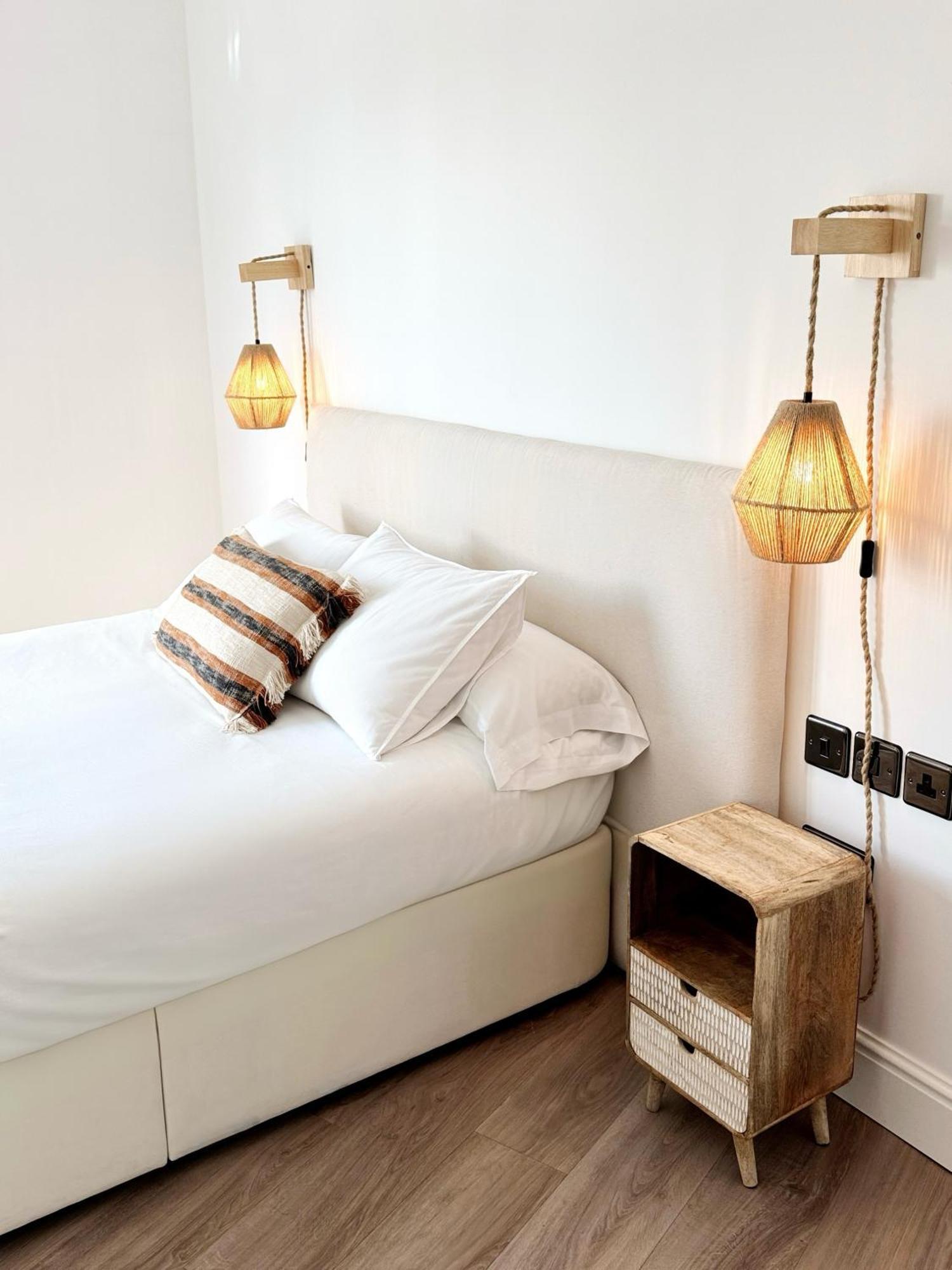 Stunning Centre Penthouse With Private Balcony - Grand House Apartamento